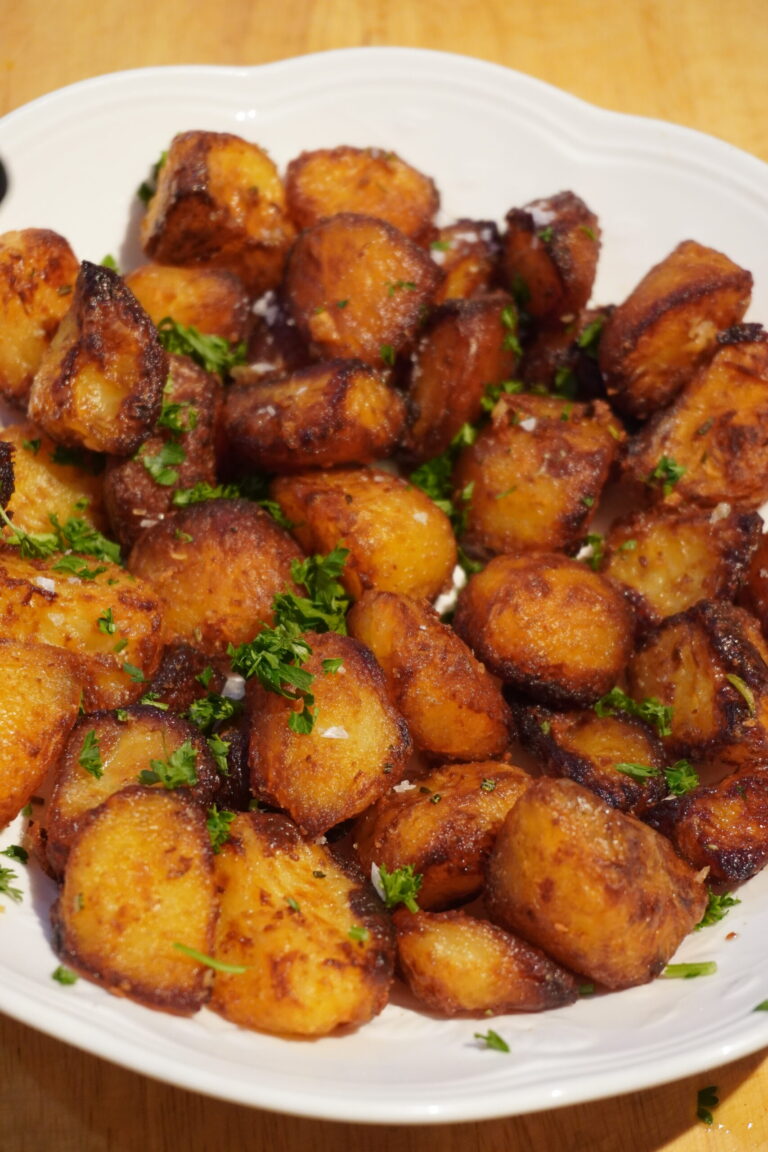Crispy Garlic Roasted Potatoes